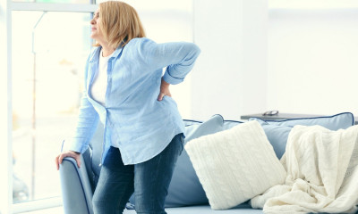 Πώς τα περιττά κιλά επιδεινώνουν τα συμπτώματα της εμμηνόπαυσης