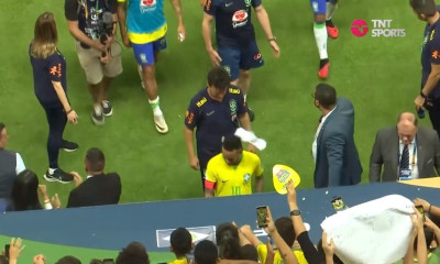 Μουντιάλ 2026: «Έφαγε» κουβά ποπ κορν στο κεφάλι ο Νεϊμάρ στη γκέλα της Βραζιλίας - Γκολάρα ο Χάμες