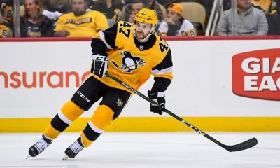 Παίκτης χόκεϊ σκοτώθηκε κατά τη διάρκεια ματς - Του κόπηκε ο λαιμός από παγοπέδιλο | ΣΚΛΗΡΕΣ ΕΙΚΟΝΕΣ