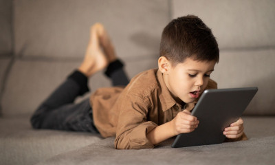 Παιδί, οθόνες και κίνδυνος αυτισμού