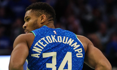 Γιάννης Αντετοκούνμπο: «Μεστή» εμφάνιση στη νίκη των Μπακς στο ιστορικό ματς για το… Κύπελλο του NBA