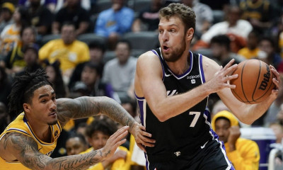 Χωρίς αντίπαλο ο Γιάννης Αντετοκούνμπο - «Ξεμπούκωσε» ο Σάσα Βεζένκοφ