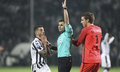 ΠΑΟΚ - ΑΕΚ: Αποκαλύψεις Κομίνη | «Ο επόπτης μου είπε είναι οφσάιντ αλλά ποιος το ακυρώνει εδώ μέσα;»