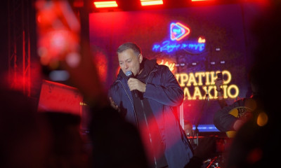 «Θα περνάω καλά» με Νίκο Μακρόπουλο στη Βαρβάκειο