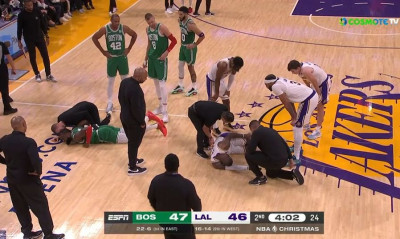 «Πάγωσαν» στο NBA: Σύγκρουση του ΛεΜπρον Τζέιμς με τον Τζέιλεν Μπράουν, σφάδαζαν στο παρκέ (vid)