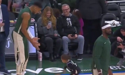 Γιάννης Αντετοκούνμπο: «Έκλεψε» καρδιές ο γιός του στο παρκέ - Αποθέωση στο ζέσταμα (video)