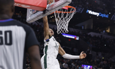 Γιάννης Αντετοκούνμπο: «Άγγιξε» το τριπλ νταμπλ στο τραγικό βράδυ των Μπακς – Ανακοινώθηκε ο Ρίβερς