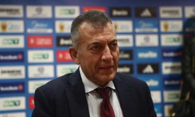 Βρούτσης: «Σταματάει το… ξέφραγο αμπέλι γήπεδο»