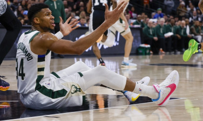 Γιάννης Αντετοκούνμπο: Κακή εμφάνιση από τους Μπακς και ήττα από τους εκπληκτικούς Χιτ