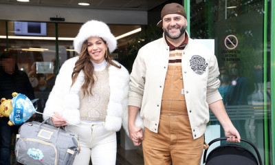 Εξιτήριο για την Κατερίνα Στικούδη-Με total white outfit