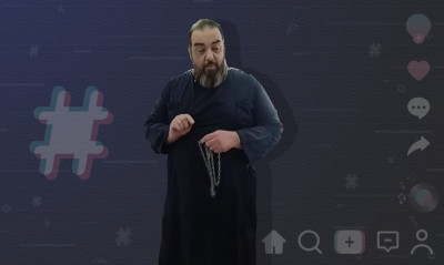 Ποιος είναι ο ιερέας που «σαρώνει» στο TikTok - «Κάνω τα πάντα για να γυρίσουν στην εκκλησία»