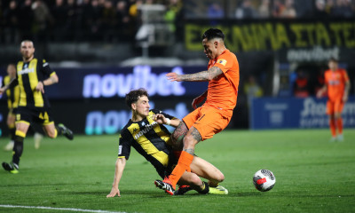 Super League, Άρης – ΑΕΚ 3-3: Ο Μορόν της στέρησε την πρώτη θέση στο 97’!