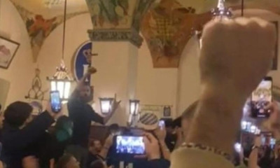 Λάτσιο: Ιταλοί οπαδοί στην αγαπημένη μπυραρία του Χίτλερ - Χαιρετισμοί και συνθήματα (videos)