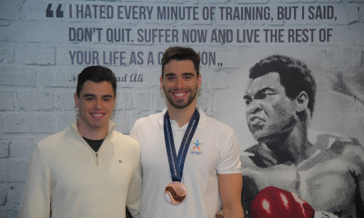 Ο «παγκόσμιος» Απόστολος Χρήστου αποκλειστικά στον ΟΠΑΠ μαζί με τον αδερφό του