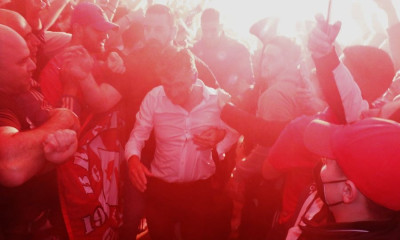 Ολυμπιακός: «Ερυθρόλευκο» το αεροδρόμιο για την υποδοχή των παικτών που «άλωσαν» την Πόλη (vids)
