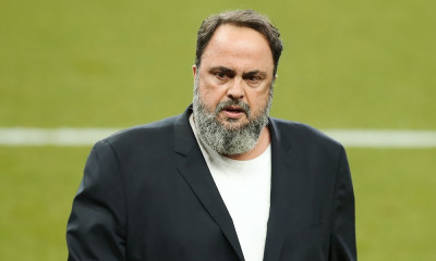 Ολυμπιακός: Η συγκίνηση και η αποθέωση Μαρινάκη στο «Villa Park» (videos)