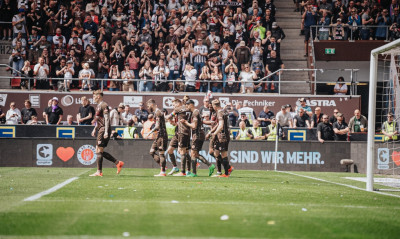 Πανηγυρίζει την επιστροφή στην Bundesliga η Σανκτ Πάουλι