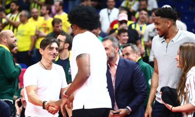 Final 4 Euroleague: Τα είπε με Γιάννη Αντετοκούνμπο και Σκότι Πίπεν ο Δημήτρης Γιαννακόπουλος