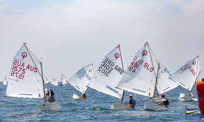 Πολύ ψηλά βρίσκονται οι Έλληνες ιστιοπλόοι στο ευρωπαϊκό πρωτάθλημα Όπτιμιστ της Ιταλίας