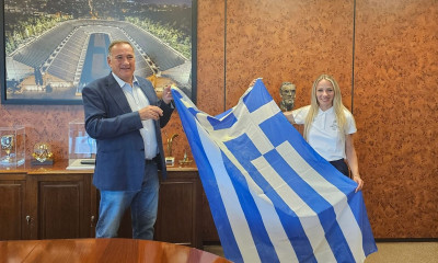 Ολυμπιακοί Αγώνες: Παραδόθηκε στην Ντρισμπιώτη η ελληνική σημαία - Στο Παρίσι οι πρώτες αποστολές