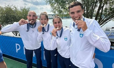 Ολυμπιακοί Αγώνες 2024: Θριαμβευτική αγκαλιά των πληρωμάτων της κωπηλασίας!