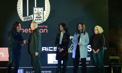 Αρης: Συγκίνησαν οι γονείς του Άλκη Καμπανού στη γιορτή για τα 111 χρόνια