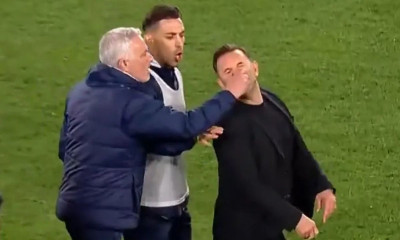 Τουρκία: Τιμωρία για τον Μουρίνιο επειδή τράβηξε αντίπαλο προπονητή από τη μύτη