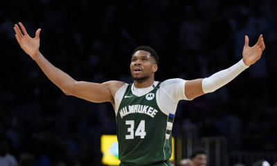 NBA: Ηγετικό triple double Αντετοκούνμπο στο Μαϊάμι και νέα νίκη για Μπακς - Τα αποτελέσματα