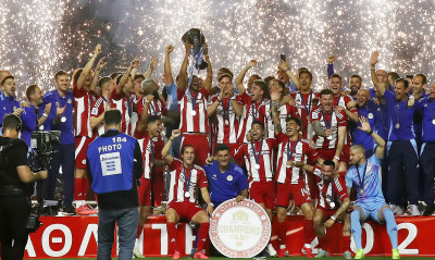 LIVE η φιέστα τίτλου στο Καραϊσκάκη: Ο Ολυμπιακός σήκωσε το 48ο πρωτάθλημα