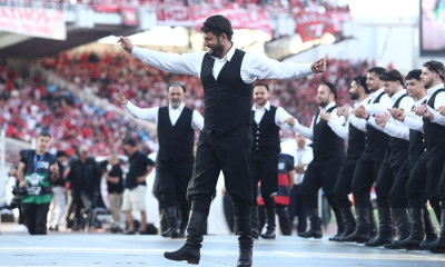 ΟΦΗ – Ολυμπιακός: Γεμάτο χορούς το pregame του τελικού | Με «παιδιά του Πειραιά» και κρητικές λύρες