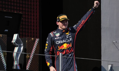 Formula 1: Η αδιανόητη διπλή προσπέραση του Φερστάπεν σε Πιάστρι και Ράσελ - Δείτε βίντεο