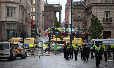 Λίβερπουλ: Ανατριχιαστικά πρωτοσέλιδα στην Αγγλία για την επίθεση στην Water Street
