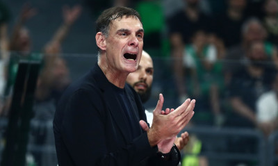 Προκλητικός και πάλι ο Μπαρτζώκας άνοιξε κουβέντα με οπαδό