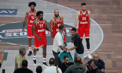 Παναθηναϊκός AKTOR - Ολυμπιακός: Χυδαίες χειρονομίες Φουρνιέ στους οπαδούς - Αποβλήθηκε ο Γάλλος