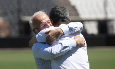 ΠΑΟΚ: Ο Σαββίδης προσγειώθηκε με ελικόπτερο στην Τούμπα – Οι αγκαλιές με Λουτσέσκου, Κωνσταντέλια