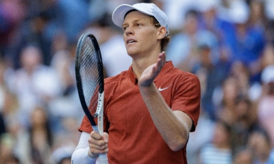 Σίνερ και Σβιάτεκ στους «16» του US Open, αποκλείσθηκε ο Ζβέρεφ