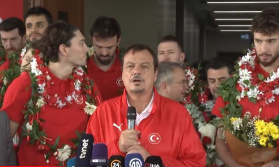 Eurobasket 2025: Συγκινήθηκε ο Αταμάν κατά την υποδοχή της αποστολής στην Τουρκία