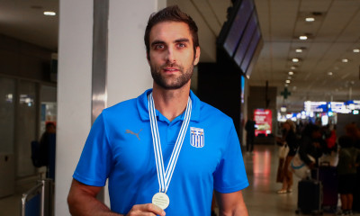 Στέφανος Ντούσκος: Επέστρεψε στην Ελλάδα μετά τα μετάλλια στο Παγκόσμιο Πρωτάθλημα