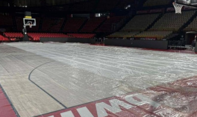 Ολυμπιακός: Οι μουσαμάδες έκαναν και πάλι την εμφάνιση τους στο ΣΕΦ