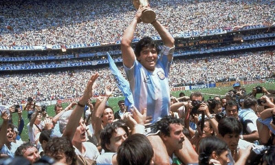 Πέθανε ο φίλαθλος που είχε σηκώσει τον Ντιέγκο Μαραντόνα στους ώμους του στο Μουντιάλ του 1986