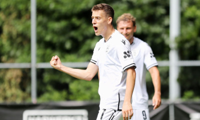 Κωνσταντέλιας βγαλμένος από το… Λούβρο: Η νέα παράσταση του νεαρού αρτίστα - Δείτε βίντεο