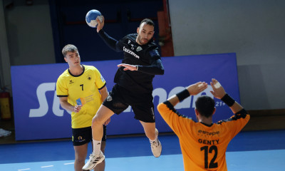 ΠΑΟΚ – ΑΕΚ 29-27: Της έσπασε το αήττητο κι έβαλε φωτιά στην κορυφή – Πρώτη νίκη μετά από 7 χρόνια!