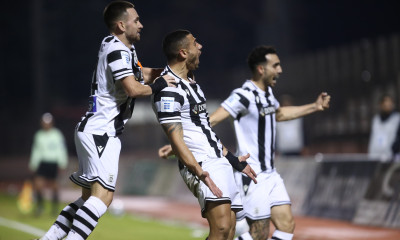 Λεβαδειακός – ΠΑΟΚ 2-3: Ανατροπή με δέκα παίκτες και «χρυσό» σκόρερ Γιακουμάκη
