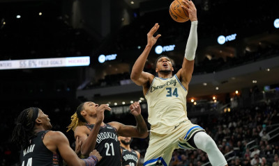 Γιάννης Αντετοκούνμπο: Πέτυχε 29 πόντους σε 19 λεπτά κι οδήγησε τους Μπακς στη νίκη!