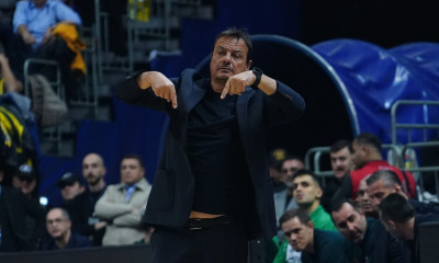 Αταμάν στα αποδυτήρια: «Έβριζαν 10.000 οπαδοί - Σας ευχαριστώ για την απάντηση που δώσατε»