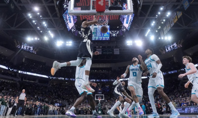 Γιάννης Αντετοκούνμπο: Με κάρφωμα του «Greek Freak» οι Μπακς πήραν το θρίλερ! (βίντεο)