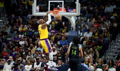 Το αδιανόητο alley oop κάρφωμα του ΛεΜπρόν Τζέιμς απέναντι στους Πέλικανς - Βίντεο