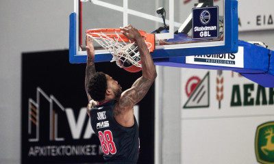 Ολυμπιακός: Ντεμπούτο με κάρφωμα για τον «ερυθρόλευκο» Ταϊρίκ Τζόουνς - Δείτε βίντεο