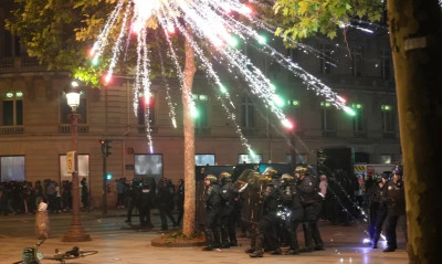 Σκληρά, ολονύκτια επεισόδια στο Παρίσι μετά την νίκη της Σενεγάλης