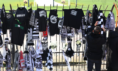 Φίλαθλος κρέμασε μπλούζα του Παναθηναϊκού στη Θύρα 4 για τους αδικοχαμένους οπαδούς του ΠΑΟΚ (pic)